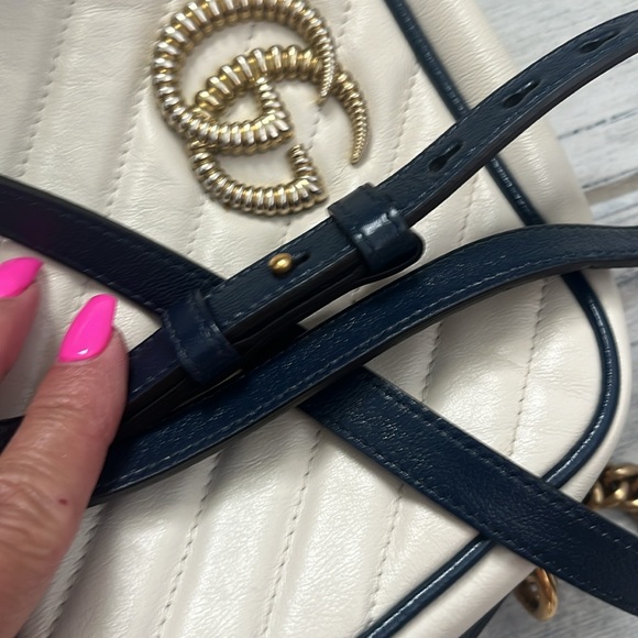 Gucci like new cream and Navy - Picture 6 of 9